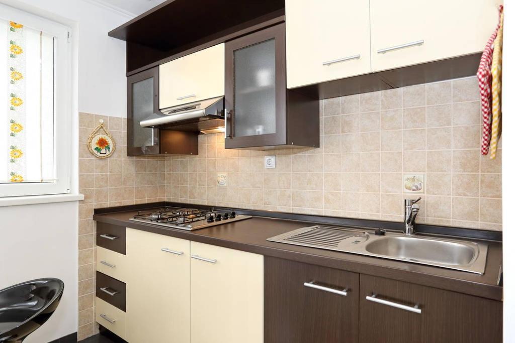 Apartmani Mlinar Gornji Karin Bagian luar foto